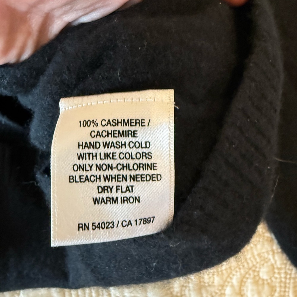 100% CASHMERE black bell sleeve sweater - super soft - women's M - Picture 8 of 8